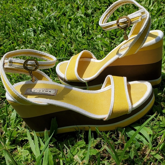 Beautiful Yellow Wedge Heels by Arizona Jean Co. - Picture 2 of 5